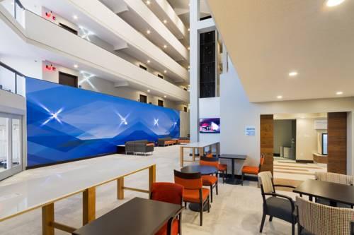 H I Express & Suites San Antonio Medical-Six Flags Ngoại thất bức ảnh