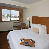 H I Express & Suites San Antonio Medical-Six Flags Ngoại thất bức ảnh
